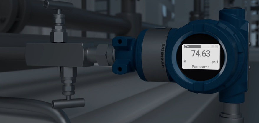Figure 5: A Rosemount 3051 Pressure Transmitter with a backlit LCD mounted at a 90-degree angle, with a further 90-degree counterclockwise rotated display for easy operator visibility in night conditions
